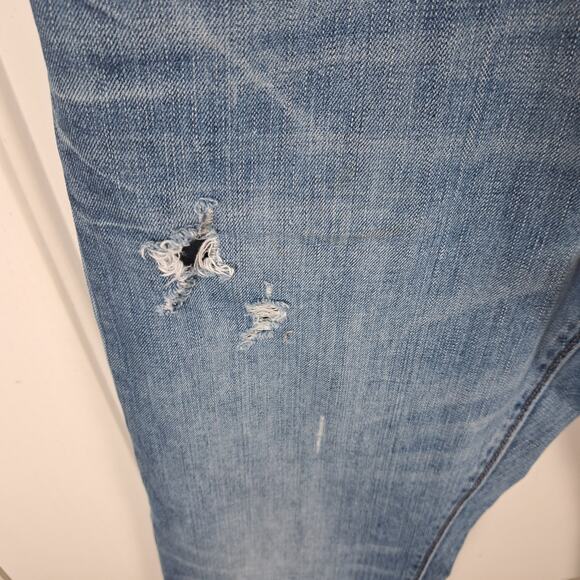 American Eagle Men's 32 x 32 Light Wash "Relaxed" fit Distressed Denim Jeans - Picture 3 of 8